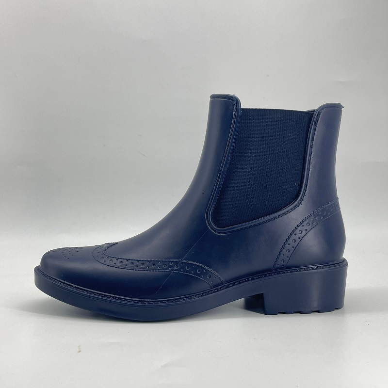 Vintage deep blue  with brogue carvings  Chelsea style short  rain boots