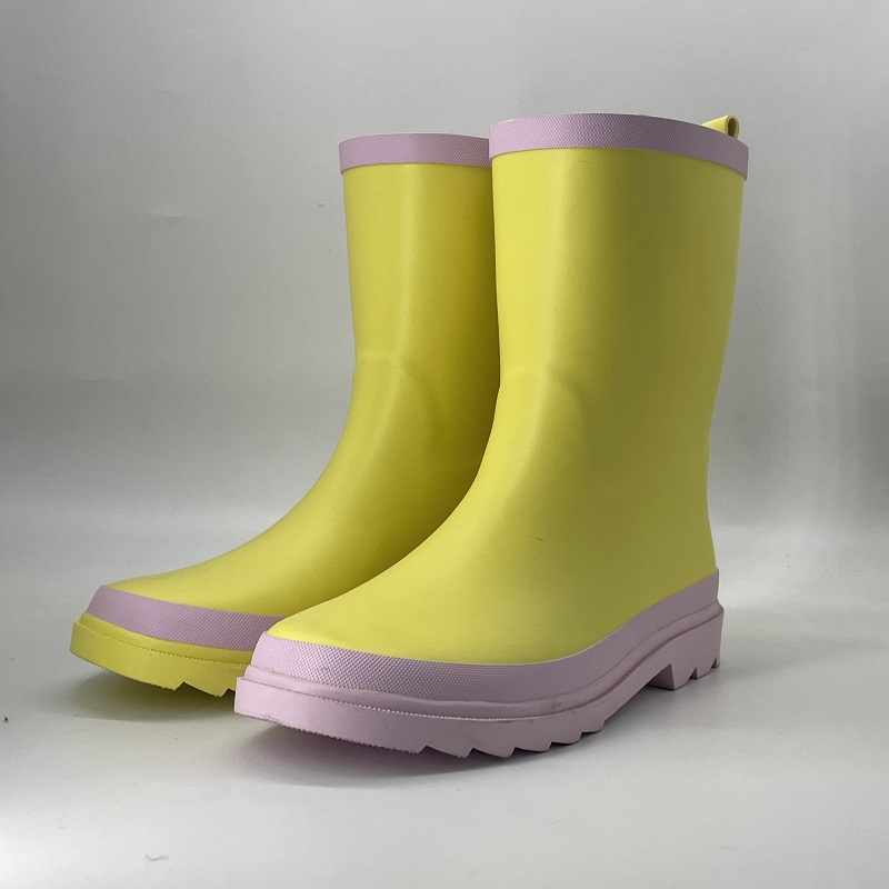 Color blocking matte rubber rain boots
